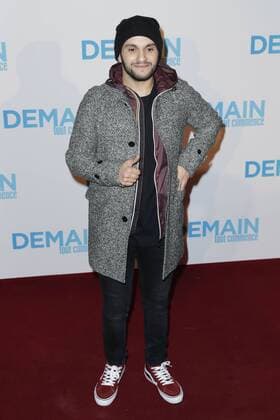 Malik Bentalha - Vor Filmpremiere Premiere - Demain tout commence Plötzlich Papa - Grand Rex Paris - 28 11 2016 GwendolineLeGoff Panoramic 
