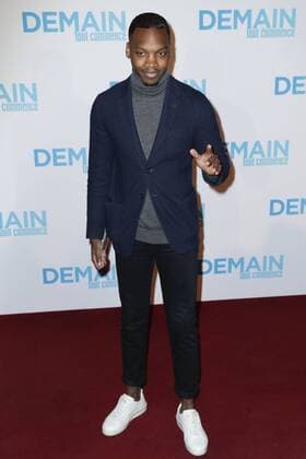 Ahmed Drame - Vor der Premiere Filmpremiere Demain tout commence Plötzlich Papa - Grand Rex Paris - 28 11 2016 GwendolineLeGoff Panoramic 