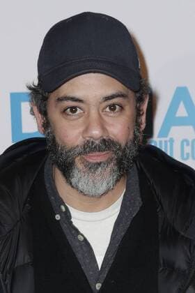Manu Payet - Vor der Premiere Filmpremiere Demain tout commence Plötzlich Papa - Grand Rex Paris - 28 11 2016 GwendolineLeGoff Panoramic 
