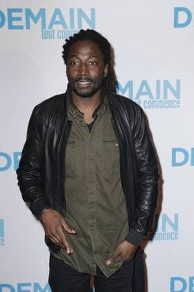 Noom Diawara - Vor der Premiere Filmpremiere Demain tout commence Plötzlich Papa - Grand Rex Paris - 28 11 2016 GwendolineLeGoff Panoramic 