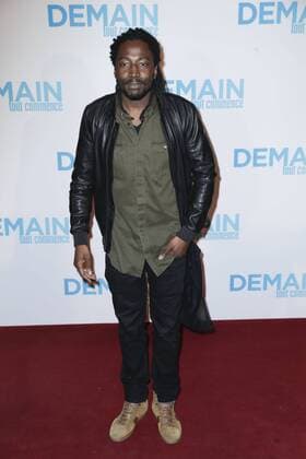 Noom Diawara - Vor der Premiere Filmpremiere Demain tout commence Plötzlich Papa - Grand Rex Paris - 28 11 2016 GwendolineLeGoff Panoramic 