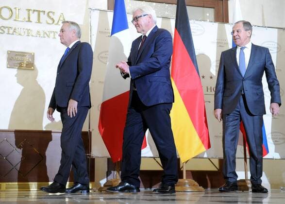 Ukraine-Konflikt: Treffen der AuÃŸenminister in Minsk MINSK, BELARUS - NOVEMBER 29, 2016: France s minister of foreign affairs Jean-Marc Ayrault, Germany s minister of foreign affairs Frank-Walter Steinmeier, and Russia s minister of foreign affaris Sergei Lavrov (L-R) at a meeting of foreign ministers of the Normandy Four at the President Hotel. Viktor Drachev TASS  TS0392B3