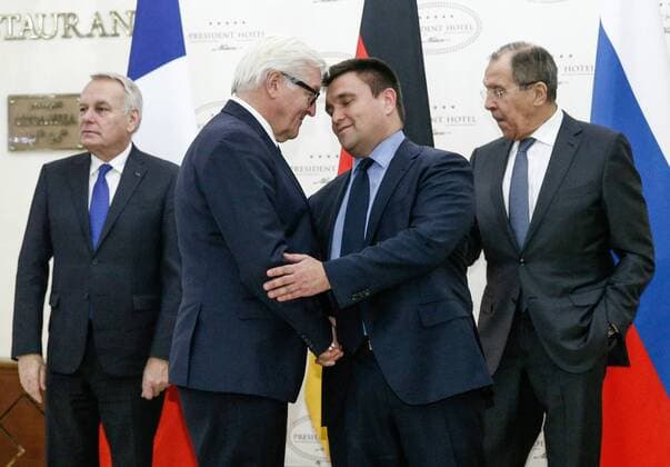 Bilder des Tages Ukraine-Konflikt: Treffen der AuÃŸenminister in Minsk MINSK, BELARUS - NOVEMBER 29, 2016: Germany s minister of foreign affairs Frank-Walter Steinmeier and Ukraine s minister of foreign affairs Pavlo (Pavel) Klimkin (L-R front) greet each other as France s minister of foreign affairs Jean-Marc Ayrault (L back) and Russia s minister of foreign affaris Sergei Lavrov (R back) look on at a meeting of foreign ministers of the Normandy Four at the President Hotel. Alexander Shcherbak TASS  TS03929F