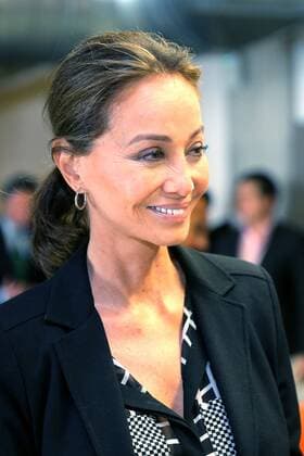 Isabel Preysler (C), fiance of Preuvian writer Mario Vargas Llosa, attends the opening of the Docummentray Center of Ibero American Literature Carmen Balcells during the 30th International Book Fair of Guadalajara, Jalisco, Mexico, 29 November 2016. PREUVIAN WRITER AND NOBEL LITERATURE PRIZE MARIO VARGAS LLOSA AT THE INTERNATIONAL BOOK FAIR OF GUADALAJARA !ACHTUNG: NUR REDAKTIONELLE NUTZUNG!  MEX001 20161129-636160543675153970