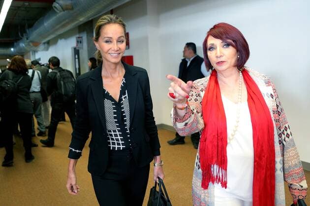 Isabel Preysler (C), fiance of Preuvian writer Mario Vargas Llosa, and General Director of the International Book Fair Marison Schulz (R) attend the opening of the Docummentray Center of Ibero American Literature Carmen Balcells during the 30th International Book Fair of Guadalajara, Jalisco, Mexico, 29 November 2016. PREUVIAN WRITER AND NOBEL LITERATURE PRIZE MARIO VARGAS LLOSA AT THE INTERNATIONAL BOOK FAIR OF GUADALAJARA !ACHTUNG: NUR REDAKTIONELLE NUTZUNG!  MEX001 20161129-636160544298259970