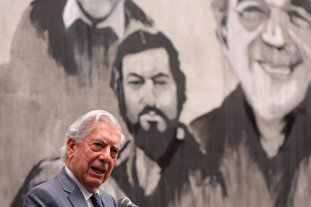 Preuvian writer and Nobel Literature Prize Mario Vargas Llosa speaks during the opening of the Docummentray Center of Ibero American Literature Carmen Balcells during the 30th International Book Fair of Guadalajara, Jalisco, Mexico, 29 November 2016. PREUVIAN WRITER AND NOBEL LITERATURE PRIZE MARIO VARGAS LLOSA AT THE INTERNATIONAL BOOK FAIR OF GUADALAJARA !ACHTUNG: NUR REDAKTIONELLE NUTZUNG!  MEX001 20161129-636160545039221970