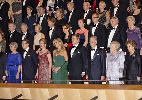Belgische und niederländische Königsfamilien besuchen Konzert in Den Haag 29-11-2016 The Hague Queen Maxima and Queen Mathilde and King Willem-Alexander and King Filip and Princess Beatrix and Princess Laurentien and Prince Constantijn and Princess visiting a concert with the National Orchestra of Belgium and Ozark Henry at the muziekbuilding ’t IJ on the 2nd day of the 3 day statevisit to the Netherlands.  Copyright: ppex