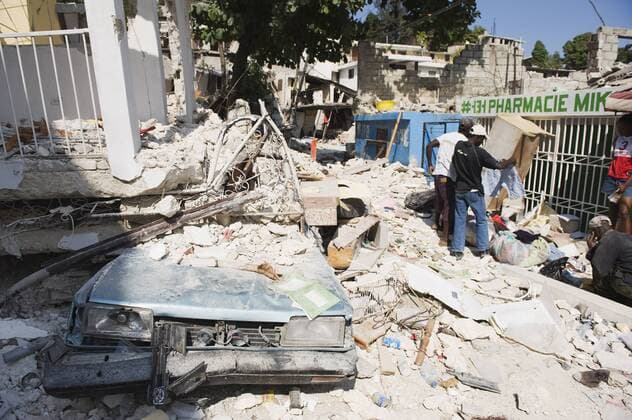Damaged car and buildings, January 2010 earthquake, Montana Estate, Port au Prince, Haiti, West Indies, Caribbean, Central America Copyright: ChristianxKober 733-4168