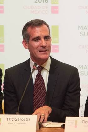 Los Angeles Mayor Eric Garcetti takes part at the C40 Mayors Summit in Mexico City, Mexico, 30 November 2016. Mayors from the biggest cities of the planet will debate on how to reduce carbon emissions. EFE Sashenka Gutierrez C40 MAYORS SUMMIT 2016 !ACHTUNG: NUR REDAKTIONELLE NUTZUNG!  MEX001 20161201-636161502727161315