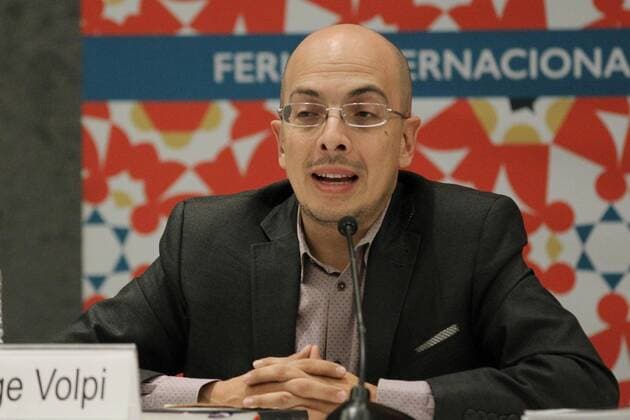 Mexican writer Jorge Volpi speaks during a tribute to Mexican late writer Ignacio Padilla during the International Book Fair of Guadalajara (FIL) in Guadalajara, Mexico, 30 November 2016. International Book Fair of Guadalajara (FIL) !ACHTUNG: NUR REDAKTIONELLE NUTZUNG!  GDL01 20161201-636161617112885698