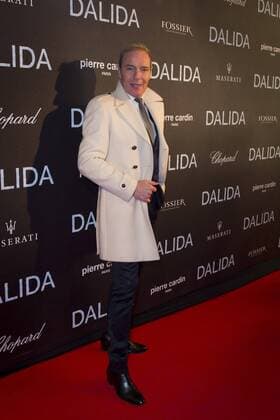 Tony Gomez CELEBRITES : Filmpremiere Premiere Film DALIDA - Paris - 30 11 2016 StephenCaillet Panoramic 