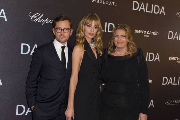 Julien Madon - Sveva Alviti - Lisa Azuelos CELEBRITES : Filmpremiere Premiere Film DALIDA - Paris - 30 11 2016 StephenCaillet Panoramic 