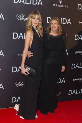 Sveva Alviti - Lisa Azuelos CELEBRITES : Filmpremiere Premiere Film DALIDA - Paris - 30 11 2016 StephenCaillet Panoramic 