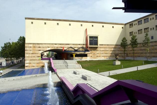 Architektur von James Stirling The Staatsgalerie (State Gallery museum), designed by sculptor and architect James Stirling, Stuttgart, Baden Wurttemberg, Germany, Europe Copyright: YadidxLevy 749-552