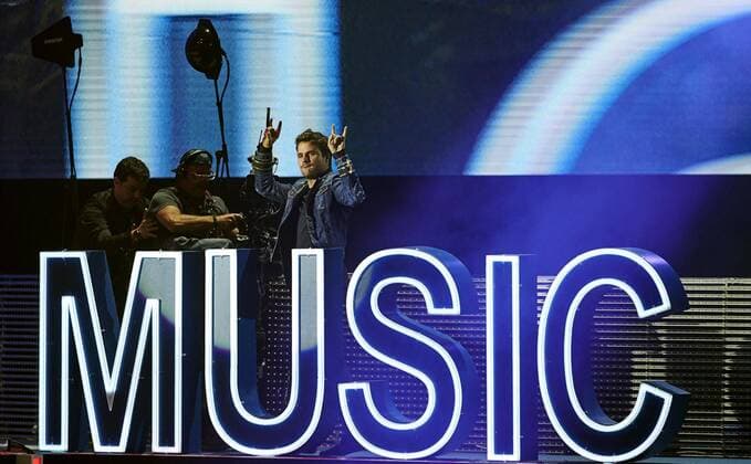 Spanish singer Dani Martin after receiving the Best Videoclip Award during the gala anniversary of the 50th years of the Radio Channel 40 Principales held at Sant Jordi Palace of Barcelona, Catalonia, Spain on 01 December 2016. Gala anniversary of the 50th years of the Radio Channel 40 !ACHTUNG: NUR REDAKTIONELLE NUTZUNG!  20161201-636162252495696120