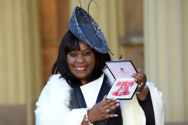 . 29 11 2016. London, United Kingdom. investiture at Buckingham Palace. Buckingham Palace. Ruby Turner receives an MBE for services to Music at an investiture at Buckingham Palace, London, UK. 29 11 2016.  xi-Imagesx xPoolx IIM-13945-0001
