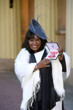 . 29 11 2016. London, United Kingdom. investiture at Buckingham Palace. Buckingham Palace. Ruby Turner receives an MBE for services to Music at an investiture at Buckingham Palace, London, UK. 29 11 2016.  xi-Imagesx xPoolx IIM-13945-0002