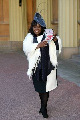 . 29 11 2016. London, United Kingdom. investiture at Buckingham Palace. Buckingham Palace. Ruby Turner receives an MBE for services to Music at an investiture at Buckingham Palace, London, UK. 29 11 2016.  xi-Imagesx xPoolx IIM-13945-0003