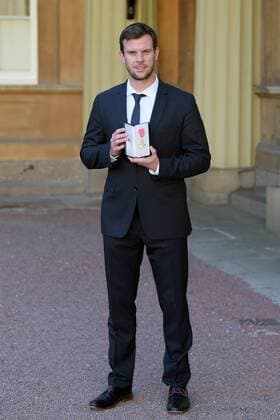 . 29 11 2016. London, United Kingdom. investiture at Buckingham Palace. Buckingham Palace. Leon Smith, Captain, Davis Cup Team receives an OBE for services to Tennis at an investiture at Buckingham Palace, London, UK. 29 11 2016.  xi-Imagesx xPoolx IIM-13945-0004