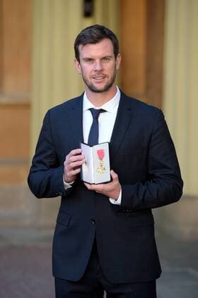 . 29 11 2016. London, United Kingdom. investiture at Buckingham Palace. Buckingham Palace. Leon Smith, Captain, Davis Cup Team receives an OBE for services to Tennis at an investiture at Buckingham Palace, London, UK. 29 11 2016.  xi-Imagesx xPoolx IIM-13945-0005