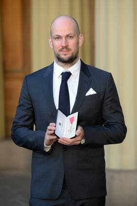 . 29 11 2016. London, United Kingdom. investiture at Buckingham Palace. Buckingham Palace. James Watt, Co-Founder, BrewDog receives an MBE for services to the Brewing Industry at an investiture at Buckingham Palace, London, UK. 29 11 2016.  xi-Imagesx xPoolx IIM-13945-0012