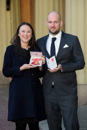 . 29 11 2016. London, United Kingdom. investiture at Buckingham Palace. Buckingham Palace. James Watt, Co-Founder, BrewDog receives an MBE for services to the Brewing Industry, with his wife Johanna Basford who receives an OBE for services to Art and Entrepreneurship at an investiture at Buckingham Palace, London, UK. 29 11 2016.  xi-Imagesx xPoolx IIM-13945-0013