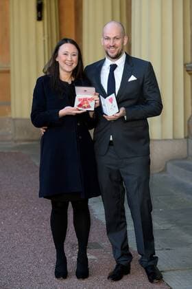 . 29 11 2016. London, United Kingdom. investiture at Buckingham Palace. Buckingham Palace. James Watt, Co-Founder, BrewDog receives an MBE for services to the Brewing Industry, with his wife Johanna Basford who receives an OBE for services to Art and Entrepreneurship at an investiture at Buckingham Palace, London, UK. 29 11 2016.  xi-Imagesx xPoolx IIM-13945-0014