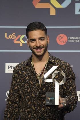 Colombian singer and songwriter Maluma poses with his Latin Artist award during the gala Los 40 Music Awards at Palau Sant Jordi in Barcelona, Catalonia, Spain, 01 December 2016. LOS 40 MUSIC AWARDS !ACHTUNG: NUR REDAKTIONELLE NUTZUNG!  BCN001 20161201-636162326285354761