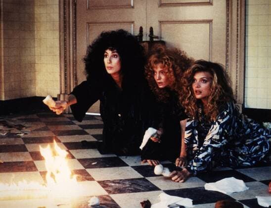 Die Hexen von Eastwick, (THE WITCHES OF EASTWICK) USA 1986, Regie: George Miller, CHER, SUSAN SARANDON, MICHELLE PFEIFFER, Stichwort: Feuer, Flamme UnitedArchives00009030