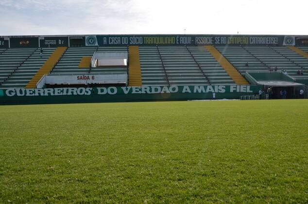 Fußball, Flugzeugabsturz Chapecoense, Vorbereitungen für Trauerfeier in Chapeco CHAPECO, SC - 02.12.2016: TRAGEDY WITH CHAPECOENSE - Preparations for the funeral in the Arena Conda in Chapeco after the tragedy Chapecoense. x1238180x  NelsonxAndrade