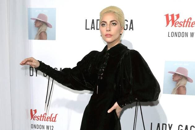 Lady Gaga beim Photocall am 1.12.2016 im Westfield Shopping Center in London Lady Gaga Performs Secret Gig for Fans at Westfield London on December 1, 2016 