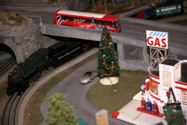 Modelleisenbahnausstellung in New York December 2, 2016 - New York, NY, US - The New York City Transit MuseumÃ¢â‚¬â„¢s annual model train exhibit, courtesy of the model train company Lionel is celebrating the museumÃ¢â‚¬â„¢s 40th anniversary and features a 34-foot, multi-level exhibition that includes subterranean platforms below a model of Grand Central station and against well known landmark buildings. New York US - ZUMAl135 20161202_zap_l135_008
