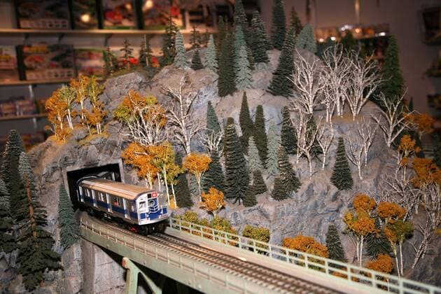 Modelleisenbahnausstellung in New York December 2, 2016 - New York, NY, US - The New York City Transit MuseumÃ¢â‚¬â„¢s annual model train exhibit, courtesy of the model train company Lionel is celebrating the museumÃ¢â‚¬â„¢s 40th anniversary and features a 34-foot, multi-level exhibition that includes subterranean platforms below a model of Grand Central station and against well known landmark buildings. New York US - ZUMAl135 20161202_zap_l135_018