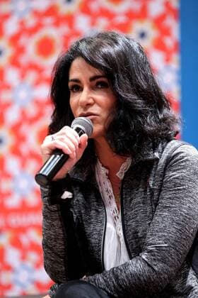Bilder des Tages Buchmesse in Guadalajara, Mexiko Mexican journalist and writer Lydia Cacho speaks during the Forum of Cultural Journalism, in the framework of the thirtieth edition of the International Book Fair of Guadalajara, Mexico, on 2 December 2016. EFE José Méndez International Book Fair of Guadalajara (FIL) !ACHTUNG: NUR REDAKTIONELLE NUTZUNG!  MEX50 20161203-636163351791681841