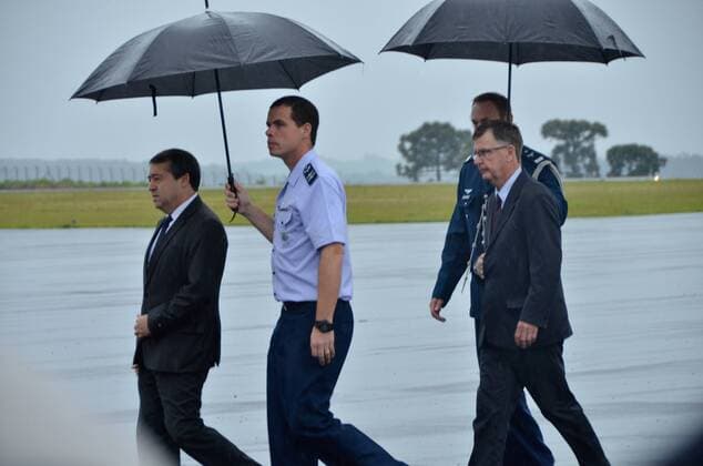 Fußball, Flugzeugabsturz Chapecoense, Vorbereitungen für Trauerfeier in Sao Paulo CHAPECÓ, SC - 03.12.2016: TRAGEDY WITH CHAPECOENSE - The labor minister Ronaldo Nogueira reaches Chepeco. x1238523x  NelsonxAndrade