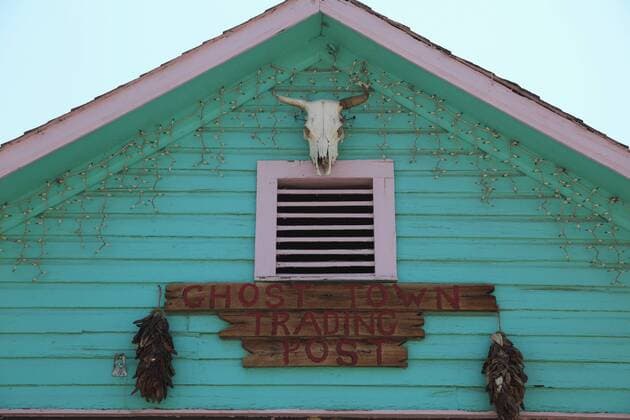 Shop, Madrid, former mining town in the Ortiz Mountains, Turquoise Trail, New Mexico, United States of America, North America Copyright: WendyxConnett Editorial Use Only 807-1686