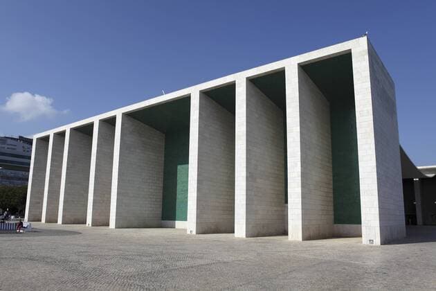 Architektur von Alvaro Siza Vieira The Portuguese Pavilion designed by Alvaro Siza Vieira at the Park of Nations (Parque das Nacoes), in Lisbon, Portugal, Europe Copyright: StuartxForster 826-343