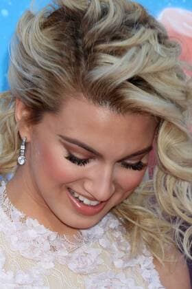 LOS ANGELES - DEC 3: Tori Kelly at the Sing Premiere at Microsoft Theater on December 3, 2016 in Los Angeles, CA  Copyright: xKathyxHutchinsx xIPAx