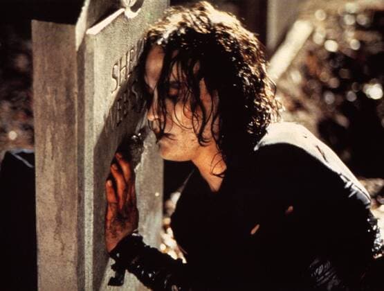 Die Krähe, (THE CROW) USA 1994, Regie: Alex Proyas, BRANDON LEE, Stichwort: Grabstein UnitedArchives00013728