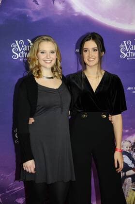 Marta Martin und Laura Roge Premiere Die Vampir Schwestern 3 Mathäser Filmpalast Kino, Film, Fernsehen München 04. Dezember 2016
