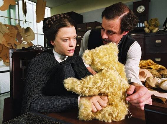 Margarete Steiff, (APOLLONIA MARGARETE STEIFF) TVM D 2005, Regie: Xaver Schwarzenberger, HEIKE MAKATSCH, FELIX EITNER, Key: Teddybär, Steiff-Tier UnitedArchives00019836