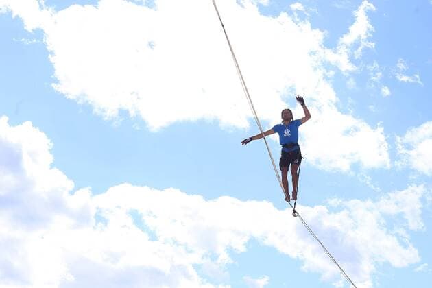 Slackliner Alexander Schulz in Mexiko City in Aktion December 4, 2016 - Mexico - EUM20161204DEP04.JPG.CIUDAD DE MEXICO Highline Cuerda-Equilibrista Schulz.- El equilibrista aleman Alexander Schulz camina sobre una cuerda del edificio Torre Bancomer al edificio Torre Reforma este domingo 4 de diciembre de 2016 para batir un nuevo record mundial de highline a 230 metros de altura. Foto: Agencia EL UNIVERSAL EVZ Mexico  - ZUMAu78_ 20161204_zaf_u78_023