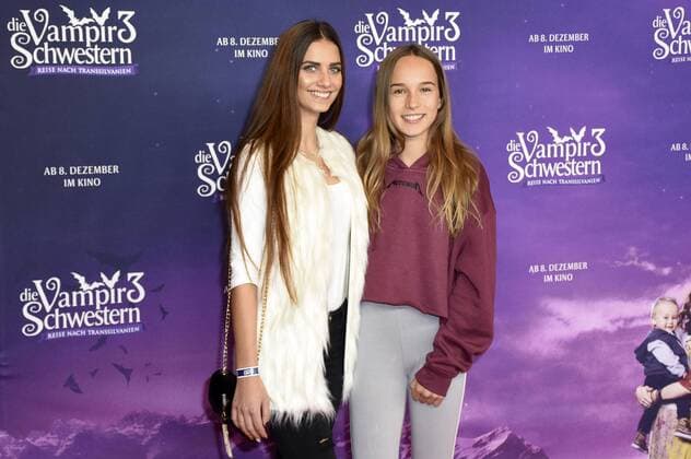 Lea Gerhard und Nona Kanal bei der Premiere des Kinofilms Vampirschwestern 3 - Reise nach Transsilvanien im Mathäser Filmpalast. München, 04.12.2016 Foto:xP.xSchönbergerx xFuturexImage