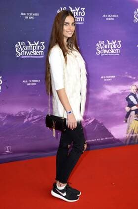 Lea Gerhard bei der Premiere des Kinofilms Vampirschwestern 3 - Reise nach Transsilvanien im Mathäser Filmpalast. München, 04.12.2016 Foto:xP.xSchönbergerx xFuturexImage
