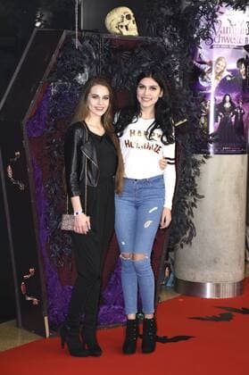 Lisa-Marie Schiffner und Ana Lisa Kohler bei der Premiere des Kinofilms Vampirschwestern 3 - Reise nach Transsilvanien im Mathäser Filmpalast. München, 04.12.2016 Foto:xP.xSchönbergerx xFuturexImage