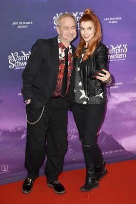 Helmut Zerlett mit Tochter, Jana Zerlett bei der Premiere des Kinofilms Vampirschwestern 3 - Reise nach Transsilvanien im Mathäser Filmpalast. München, 04.12.2016 Foto:xP.xSchönbergerx xFuturexImage