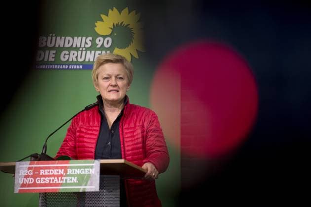 Renate Kuenast, Parteitag Berliner Gruenen DEU, Deutschland, Germany, Berlin, 03.12.2016 Renate Kuenast auf der Landesdelegiertenkonferenz, Parteitag, ueber den Koalitionsvertrag von der Berliner Partei Buendnis 90 Die Gruenen unter dem Motto R2G Reden Ringen Gestalten in Berlin. Renate Kuenast during a party congress of the German Green party in Berlin