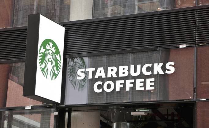 stock, starbucks, coffee, koffie, koffiebar, horeca, amerikaans, keten, logo, beeldmerk, merk, bedrijf, bedrijven, bedrijfslogo, merknaam, bedrijfsnaam, concern, economie, den haag, stad, centrum, company, (c) PPE Beijersbergen Copyright: PPEx