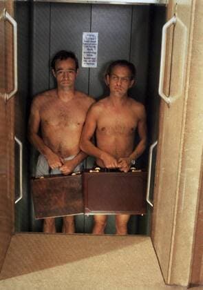 Männer, (MÄNNER) D 1985, Regie: Doris Dörrie, HEINER LAUTERBACH, UWE OCHSENKNECHT, Stichwort: Lift, Aufzug, Paternoster, Aktenkoffer, Mann UnitedArchives00008537