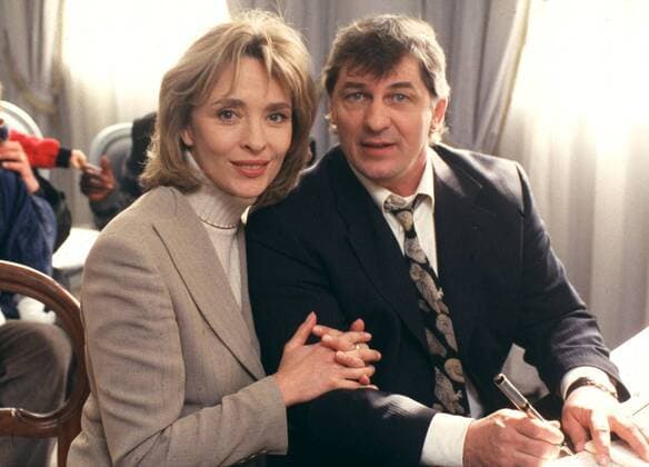 VERDAMMTES GLÜCK, Fernsehfilm D 1996, Regie: Bernhard Stephan, CHRISTINE REINHART + HEINZ HOENIG, Stichwort: Unterschrift, Füllfederhalter UnitedArchives00015000
